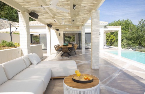 Yenion Villa | High-end Villa Lyra close to Desimi beach with heated pool