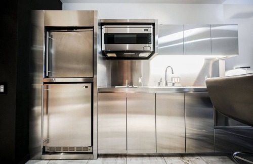 Las Vegas Apartment | High Floor Studio Strip View w/Open Balcony at Palms Place