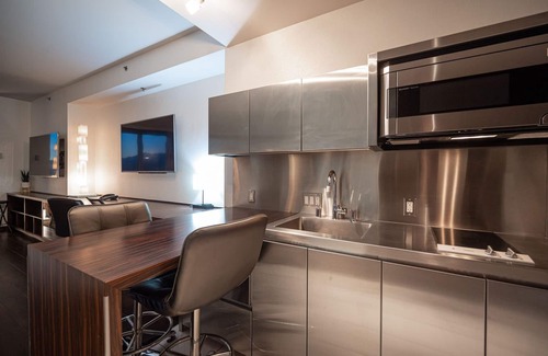Las Vegas Apartment | High Floor Studio Strip View w/Open Balcony at Palms Place