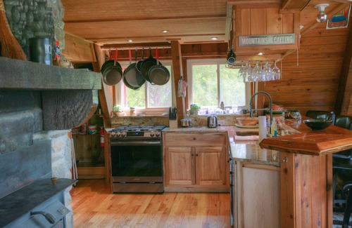Helen House | High in Helen, A frame House and Cabin
