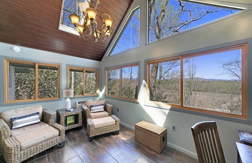 Hendersonville House | High Knoll Lookout - river and mountain views!