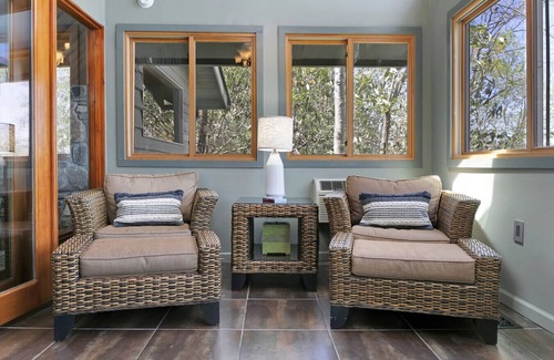 Hendersonville House | High Knoll Lookout - river and mountain views!