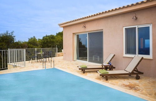 Chalikeri Villa | High level of hospitality-panoramic view-private pool-elegance.