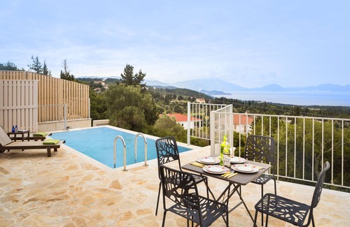 Chalikeri Villa | High level of hospitality-panoramic view-private pool-elegance.