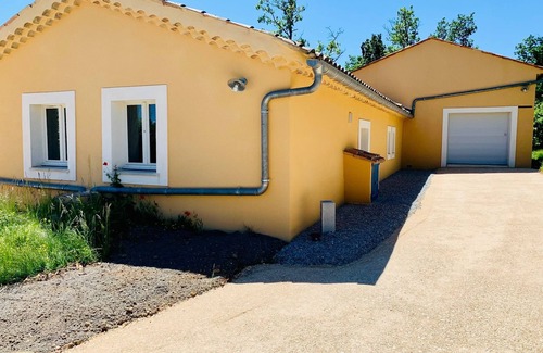 Simiane-la-Rotonde House | High Luberon, Jas renovated between woods and lavender.