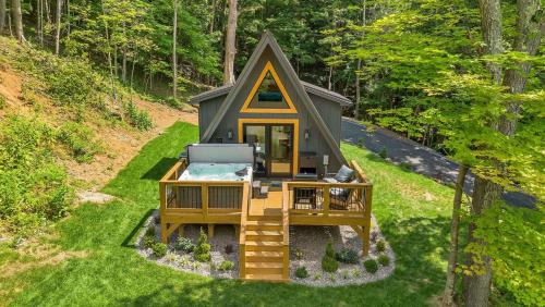 West Jefferson House | High Peak at West Jefferson A Frame