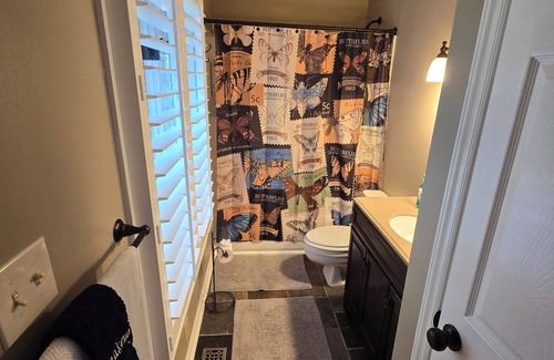 High Point House | High Point Hideaway - secluded & in center of town - fully furnished for comfort