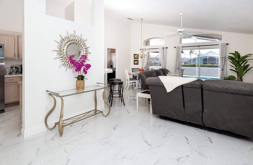 Westbury House | High Point Oasis - 4 BDR For 8