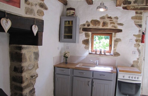 Gomene Cottage | High quality gite complex for up to 13 people.Spacious communal room Pool & WIFI