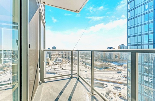 Kitchener Apartment | High Rise 1BR Building w Gorgeous Views