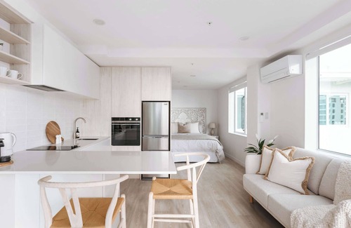 Mount Maunganui Apartment | High Rise Luxury Studio, Views & Pool