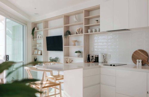 Mount Maunganui Apartment | High Rise Luxury Studio, Views & Pool