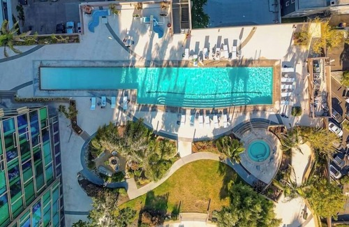 Wilshire Apartment | High Rise Viewpoint 1 Bd Apt in Koreatown/Downtown