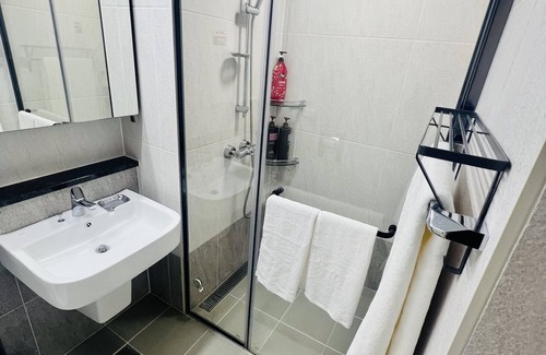 Yeonsu-gu Apartment | High rising apartment with free WiFi /free parking 29 km Incheon INT. Airport