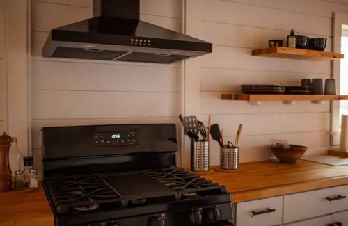 Southmont Cabin | High Rock lakefront escape-dock, firepit, kayak, paddle board, fishing, swimming