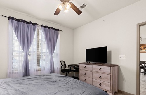 West San Antonio Apartment | High scale 3-bed apartment near Sea World, Lackland AFB