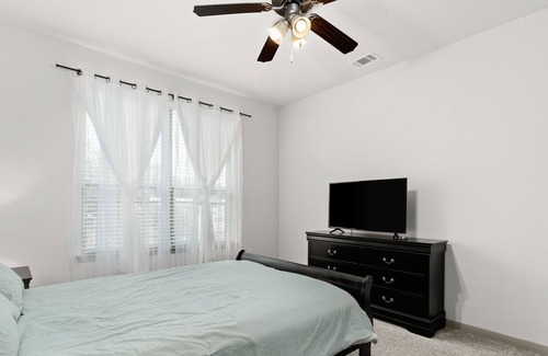 West San Antonio Apartment | High scale 3-bed apartment near Sea World, Lackland AFB