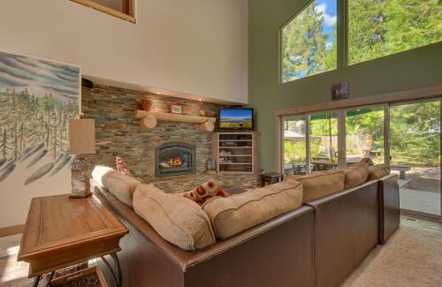 Lake Forest House | High Sierra at Dollar Point - Private Hot Tub, Close to Ski Resorts, Pet Friendly!