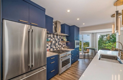 Laurel Park House | High Society in Hendersonville: Beautifully Renovated Mountaintop Home
