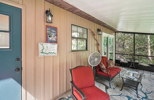 Dunnellon House | High speed internet, bikes kayaks fenced backyard, pet friendly on Withlacoochee