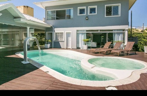 Ingleses Sul House | High standard house 300 meters from the sea with English pool and jacuzzi beach in Florianopolis