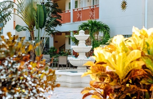 Rodney Bay Apartment | High Tides and Good Vibes! Full Kitchen, Outdoor Swimming Pool, Beach Access!