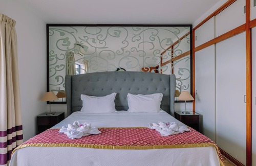 Oura Hotel | High Tides and Good Vibes! 3 Modern Units, Indoor and Outdoor Pool, Beachfront!