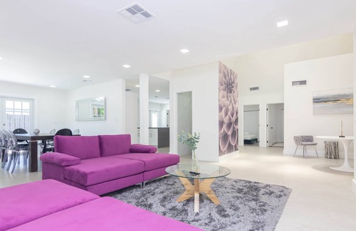 Cooper City House | "High Top" Luxury, Gated Yard for pets and Family Friendly