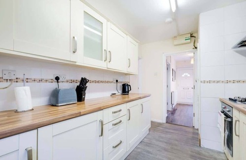 High Wycombe House | High Wycombe Home Free Parking Free WiFi Garden
