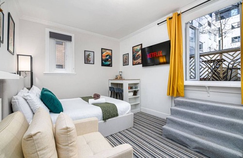 Islington Apartment | Highbury Studio just a 1 minute walk away from Highbury & Islington Station