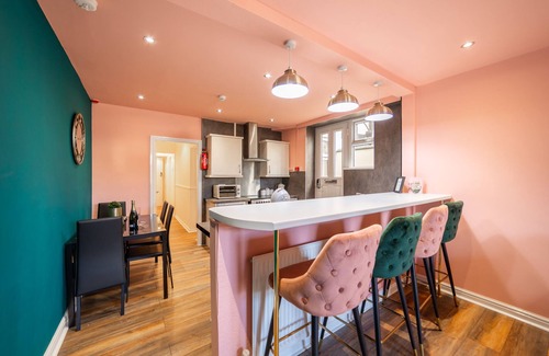 Thornton-Cleveleys Apartment | HIGHCLIFFE EMERALD SUITE - BEACHFRONT - SLEEPS 8