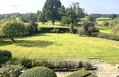 Macclesfield Cottage | HIGHER PARK FARM, pet friendly, with a garden in Alderley Edge