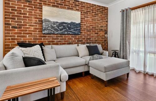 Robin Hill House | Highfields - Rural Entertainer with Valley Views