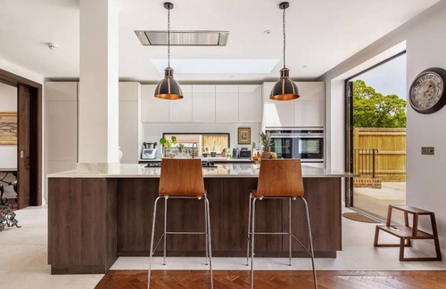 Highgate House | Highgate - Luxury 4-Bedroom Spacious House with Indoor Pool