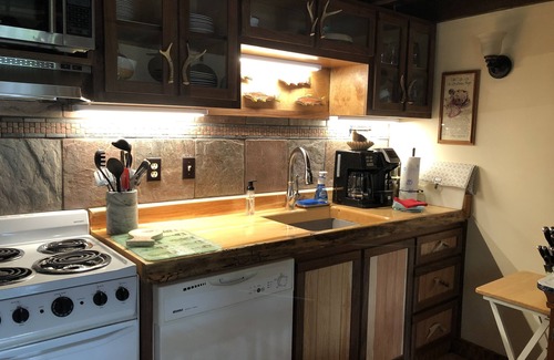 Hillcrest Cottage | Highland Cottage Super Cute-Close to Everything in Lake Placid