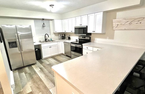 Sheridan House | Highland Hideaway-Newly Remodeled!