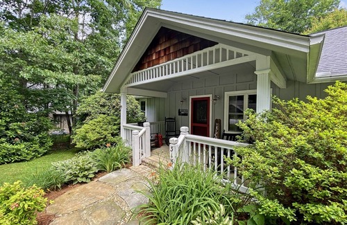 Highlands Cabin | Highlands Haven | Minutes from Main Street with Fire Pit