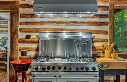 Highlands Cabin | Highlands Luxe 24-acre Mountain Estate, on Big Creek, Joe Webb Log Cabin