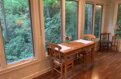 Highlands House | Highlands Stoney Creek Cottage 2 bed/2 bath, 1.5 miles to Town