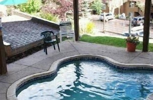 Snowmass Village Condo | Highly Rated 3 BdRm/3 BA in SMV; 7 min walk to slopes, shuttle at front door!