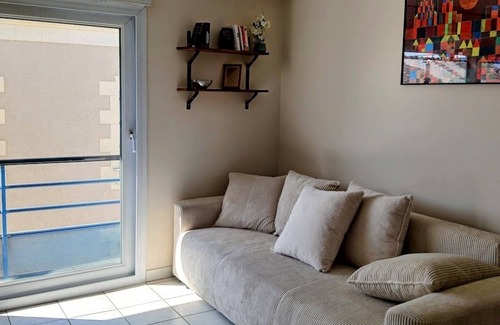 Downtown Angers Apartment | Highly sought-after neighborhood. T2 with parking. Mobility lease