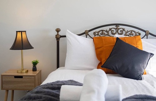 Charlestown Apartment | Highpoint Lookout A Cool Charlestown Square Abode