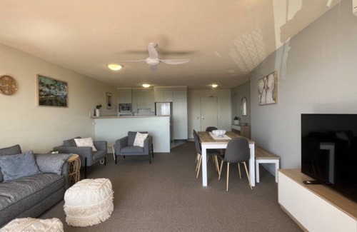 Kings Beach Apartment | HIGHPOINT UNIT 2 - Enjoy the beach, cafes and shops all within walking distance