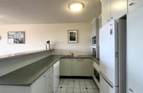 Kings Beach Apartment | HIGHPOINT UNIT 2 - Enjoy the beach, cafes and shops all within walking distance