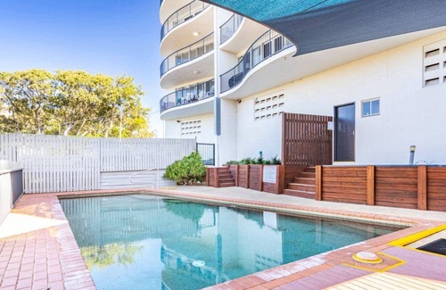 Kings Beach Apartment | HIGHPOINT UNIT 2 - Enjoy the beach, cafes and shops all within walking distance