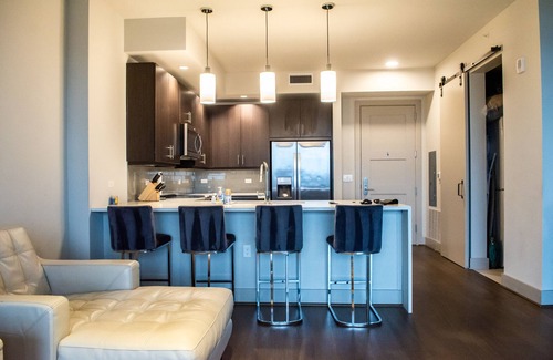 Uptown Apartment | Highrise w/amazing views of Dallas!