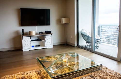 Uptown Apartment | Highrise w/amazing views of Dallas!