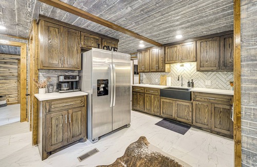 Broken Bow Cabin | Hike, Fish & Unwind: Cabin w/Yard in Broken Bow!