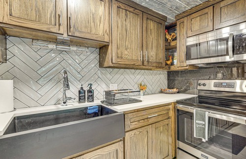 Broken Bow Cabin | Hike, Fish & Unwind: Cabin w/Yard in Broken Bow!