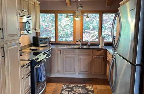 Hendersonville Cabin | Hiking, Biking & Mountain Retreat! Minutes to DuPont & Pisgah Nat’l Forrest!